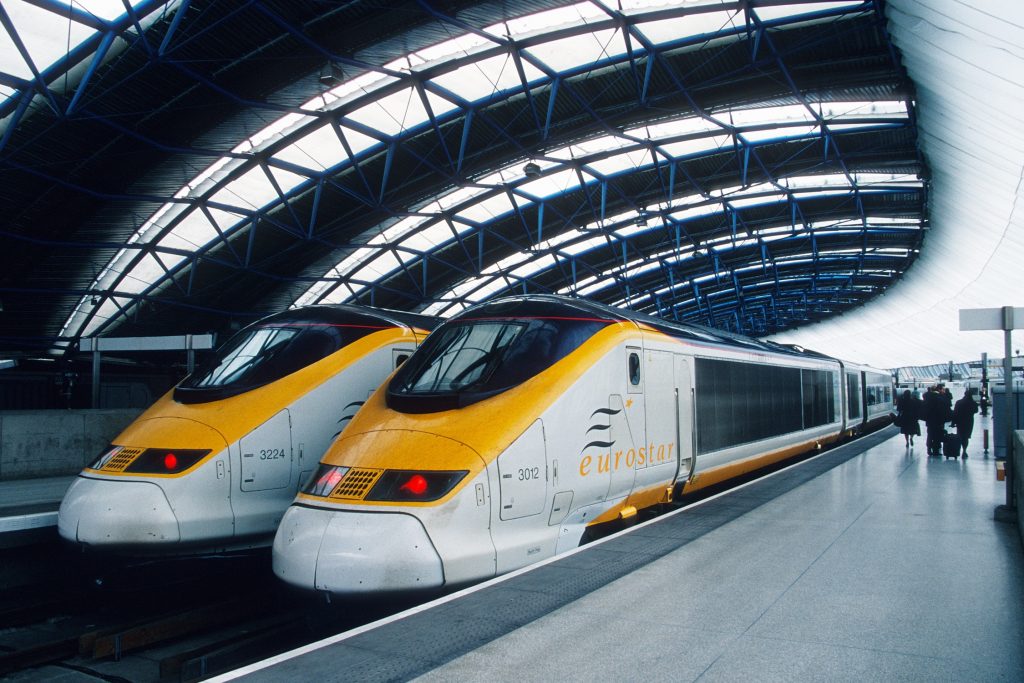 Treni Eurostar in stazione, per raggiungere Londra dall’Europa continentale