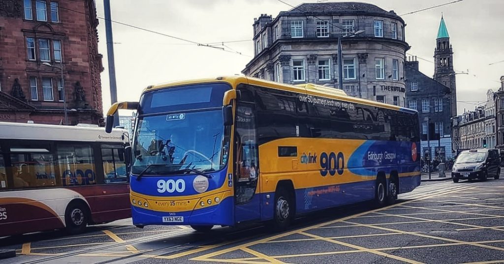 Un pullman Scottish Citylink a Edimburgo