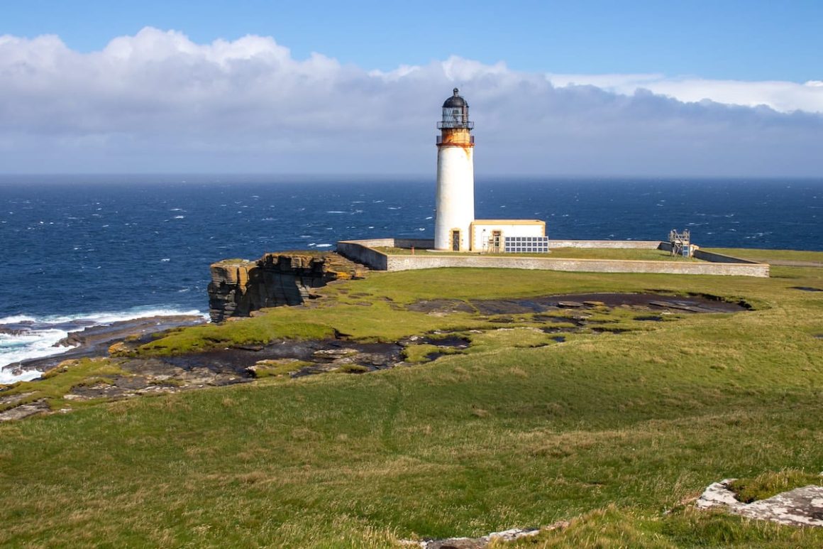 Il faro di Birsay alle Orcadi